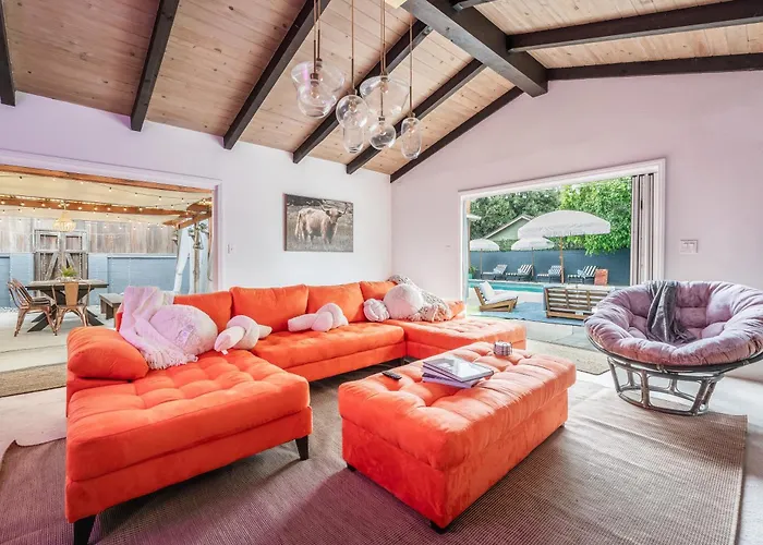 Angel&Rose Universal Hollywood Heated Pool House King Bed