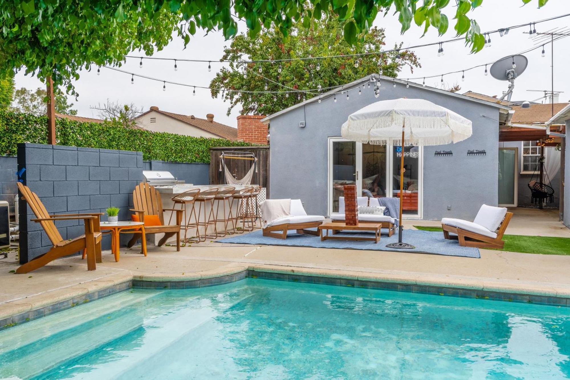 Angel&rose Universal Hollywood Heated Pool House King Bed